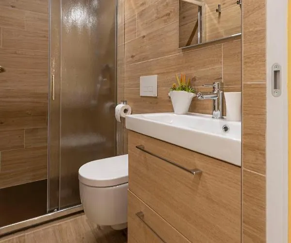 Deluxe Double In Centre Guest house 3*